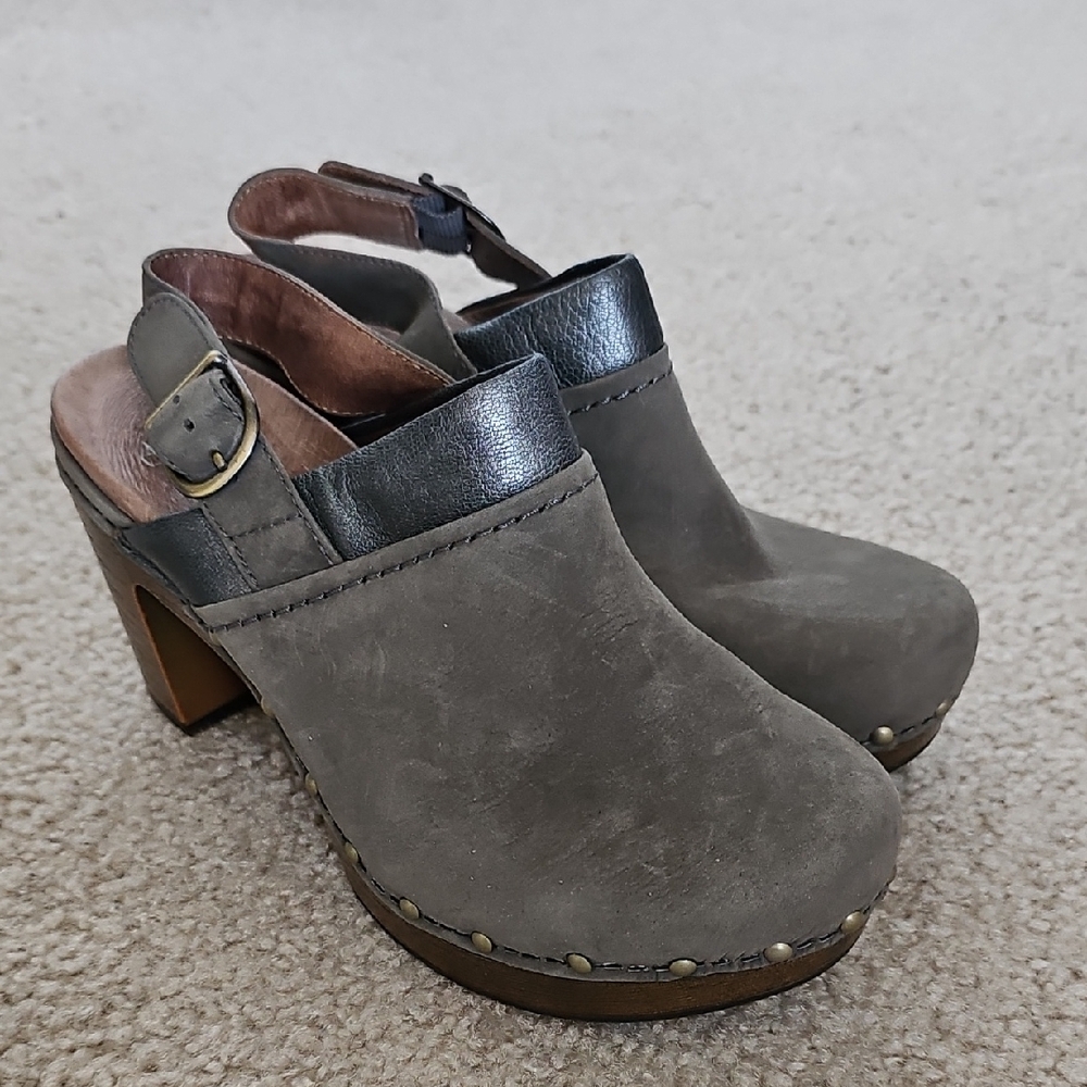 Dansko Green Heeled Leather Women's Clogs Size 38 Euc